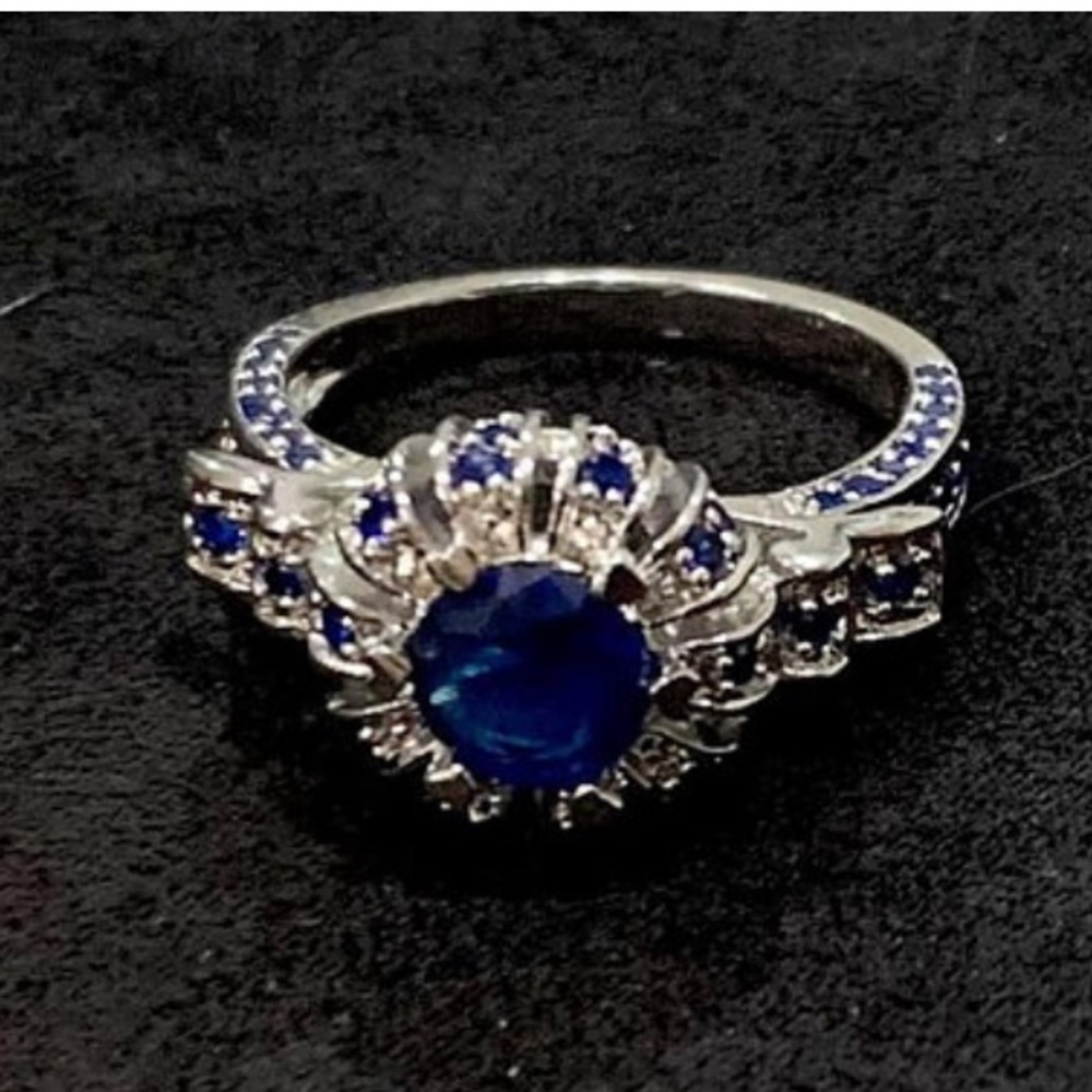 Sterling Silver, Blue Sapphire Ring
Size 6